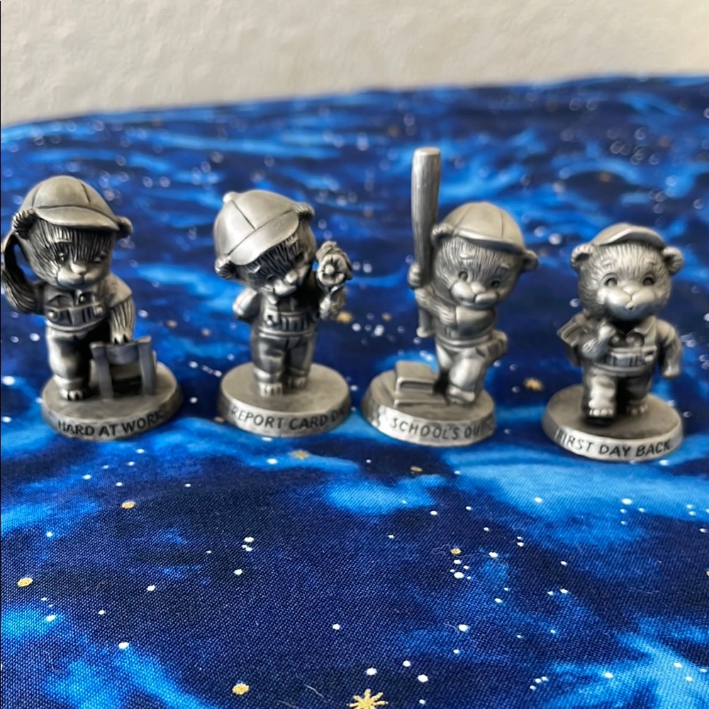Avon fine pewter bear figures